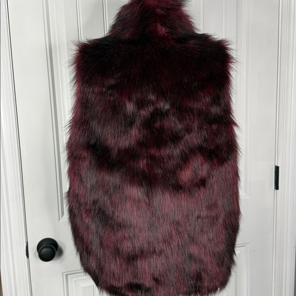 BCBGeneration Faux Fur Vest Sz Medium - Picture 5 of 12